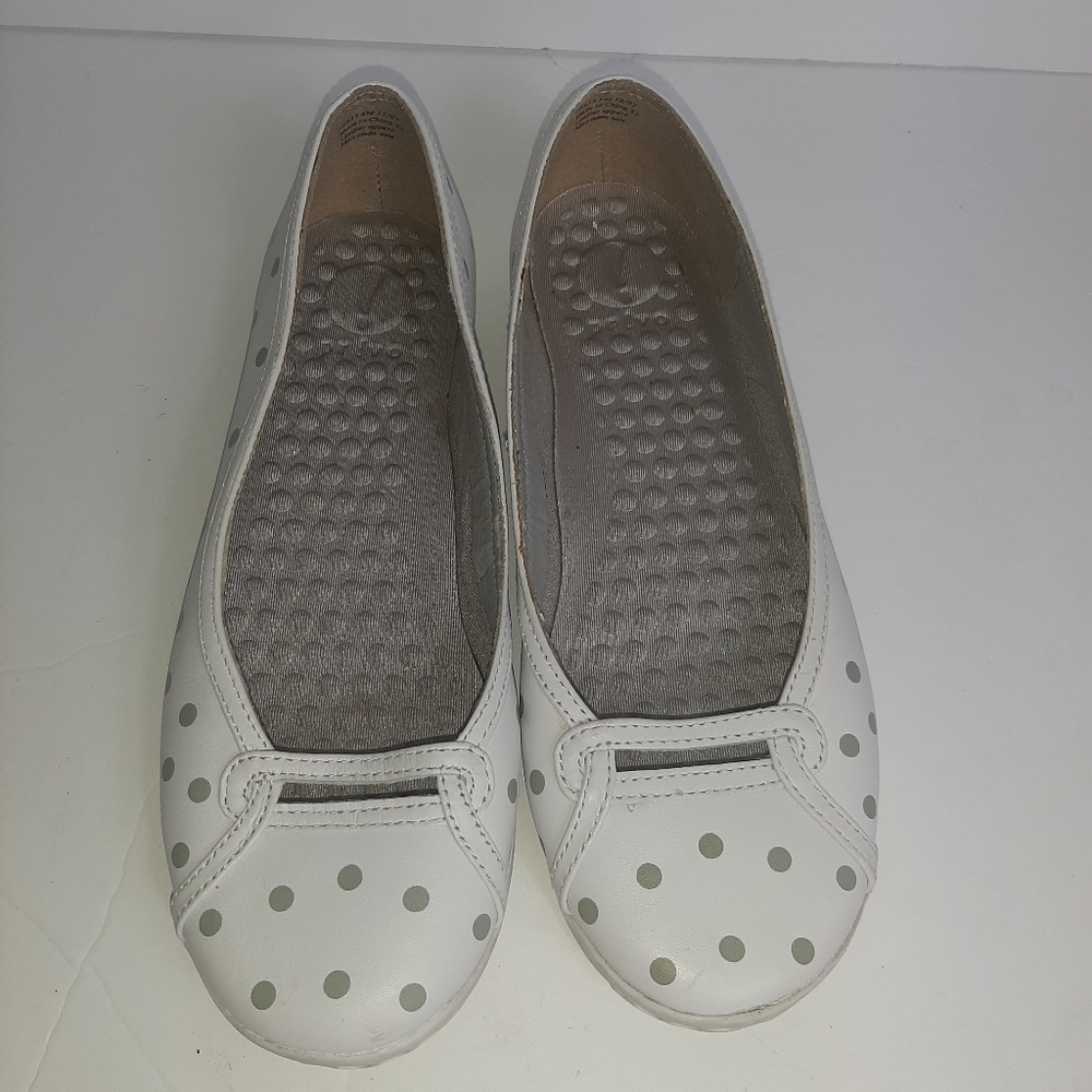 Privo! White Polka-dot Slip-on Flats